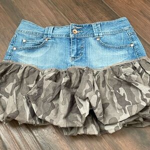 Vintage camo ruffle mini skirt  (jolt)
